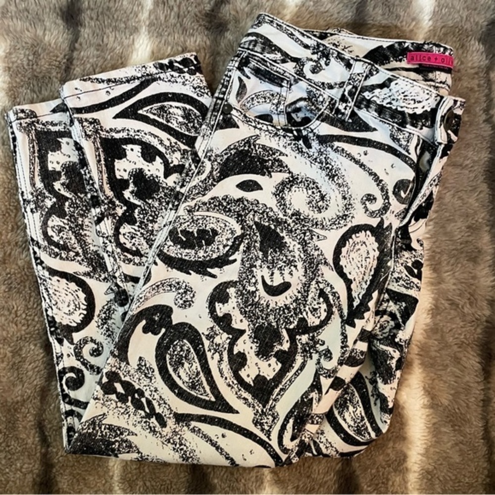 Alice + Olivia Black and White Paisley Ankle Pants Sz 4 - Picture 2 of 8